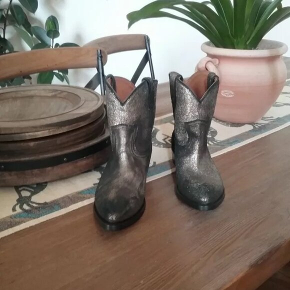 NEW FRYE Women's Billy Short Boot Gold Brushed Metallic - Picture 5 of 6